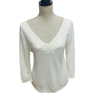 Elegant White V-Neck Sweater
